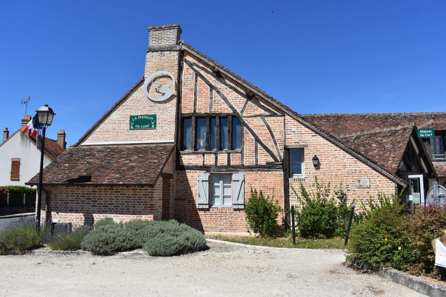 La Maison du Cerf  Villeny
